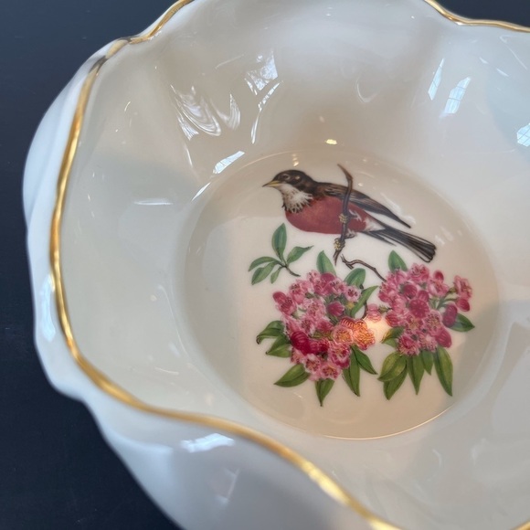 Tulip Bowl China with Gold Trim and Hand Decorated - Picture 4 of 7